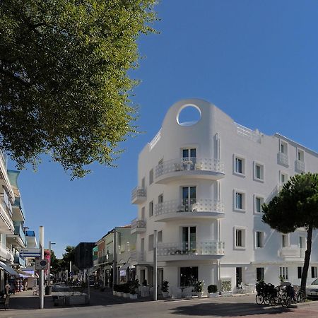 Hotel Al Cavallino Bianco Riccione Exterior foto