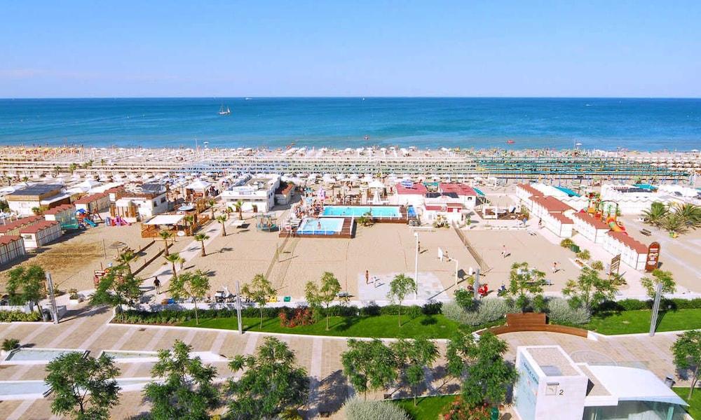 Hotel Al Cavallino Bianco Riccione Exterior foto