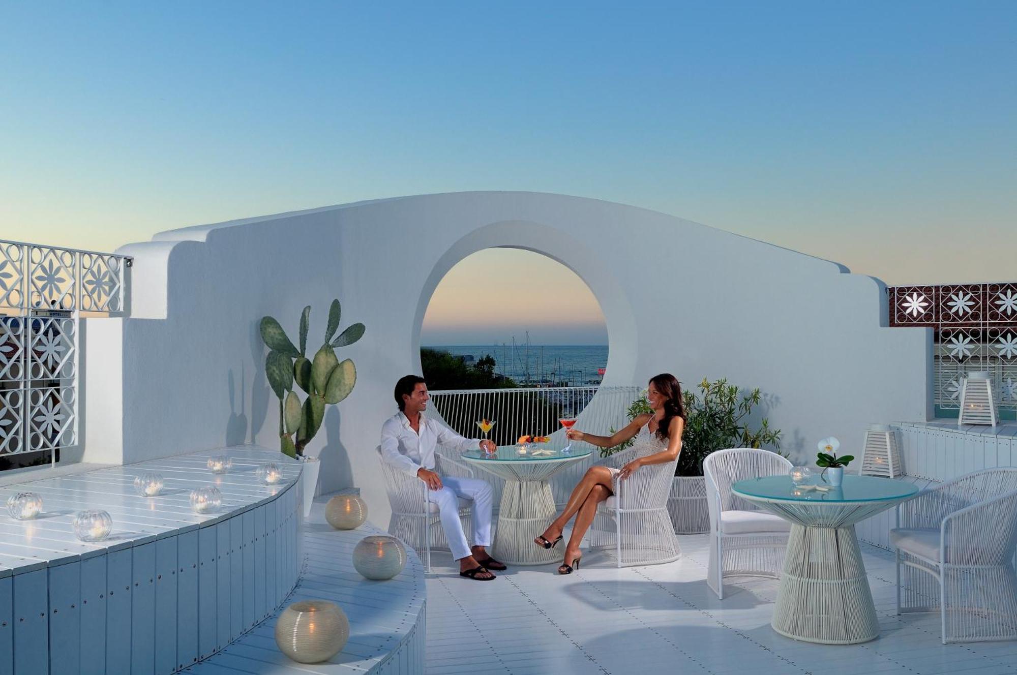 Hotel Al Cavallino Bianco Riccione Exterior foto