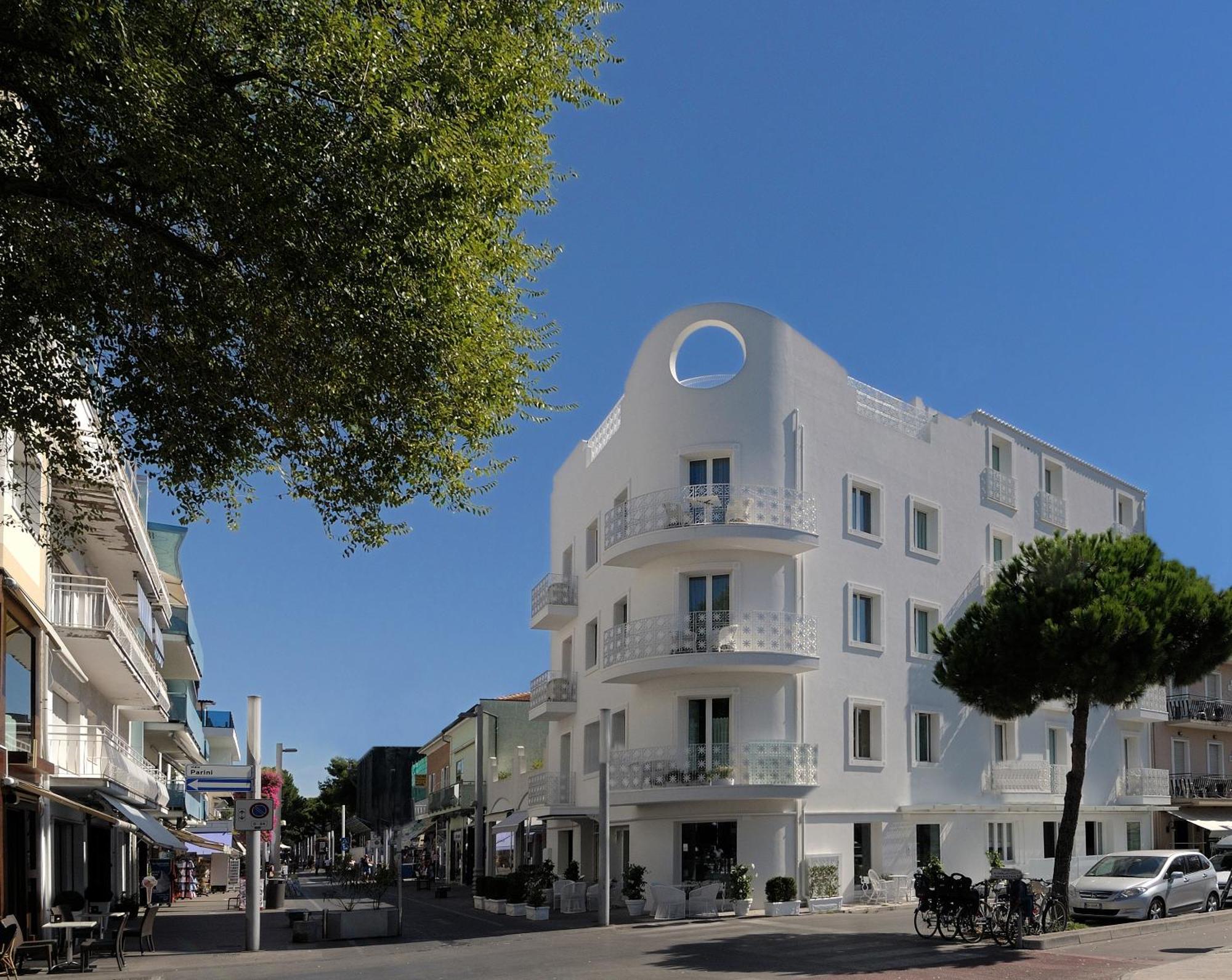 Hotel Al Cavallino Bianco Riccione Exterior foto